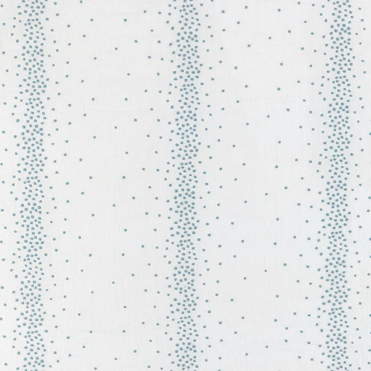 1140-kravet-gaffey-sky-fabric-1.webp