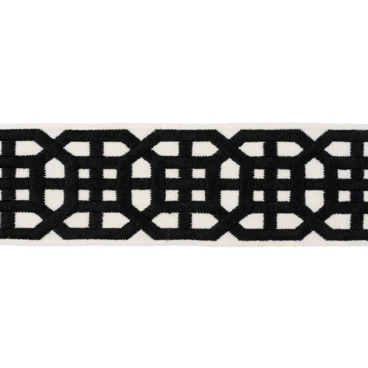 11904-lee-jofa-avignon-tape-black-band-trim-1.webp