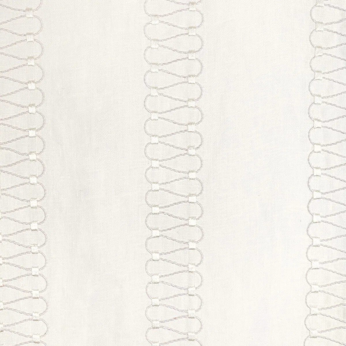 6581-lee-jofa-alston-sheer-ivory-fabric-1.webp