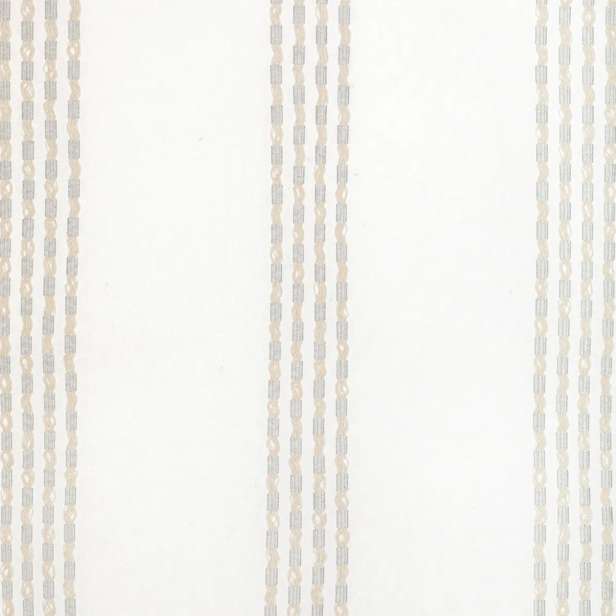7115-kravet-linear-effect-platinum-fabric-1.webp