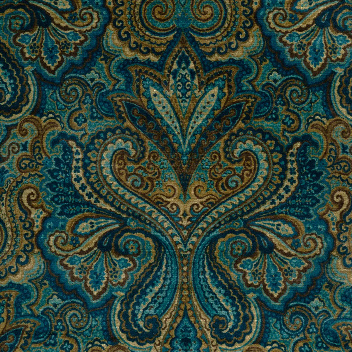 8975-lee-jofa-carswell-velvet-marine-sky-fabric-1.webp