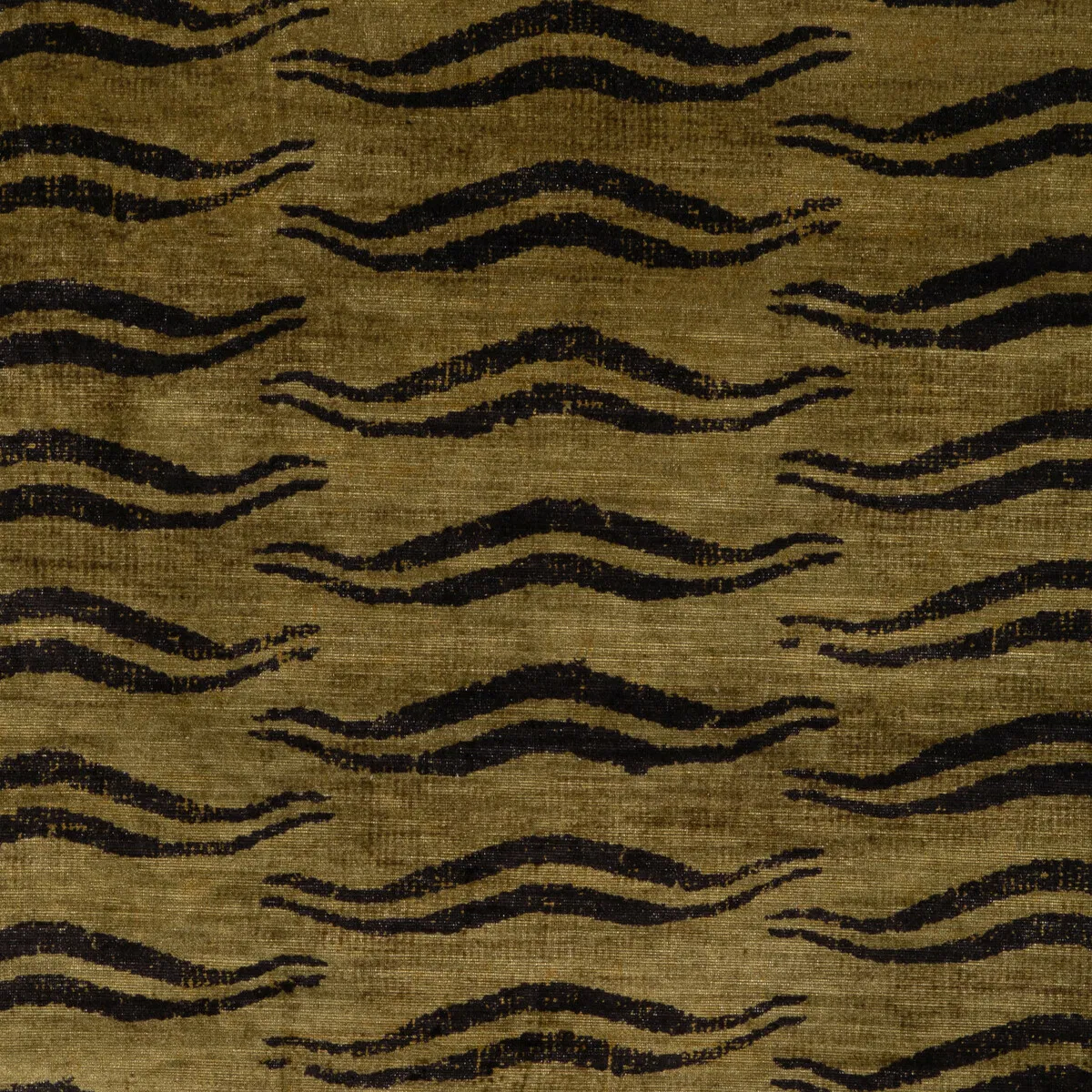 9310-lee-jofa-beckett-velvet-peridot-fabric-1.webp